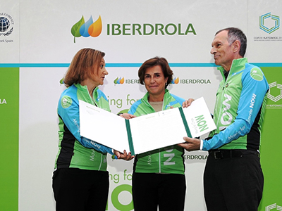 Foto Moving for Climate NOW arranca su marcha hacia la COP 24 haciendo entrega de su Manifiesto contra el cambio climático a Cristina Gallach